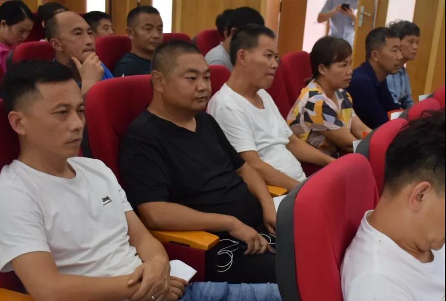 邵阳市经开区召开2020年脱贫质量“回头看”工作讲评及部署会(图1)