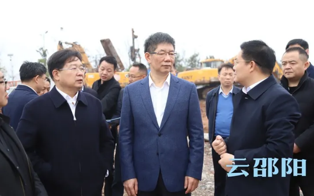 刘事青到邵阳经开区调研重点产业项目建设：狠抓发展更加主动为企业纾困 助市场主体青山常在生机盎然(图1)