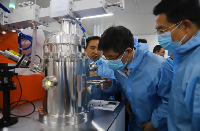 刘事青到邵阳经开区调研重点产业项目建设：狠抓发展更加主动为企业纾困 助市场主体青山常在生机盎然(图3)