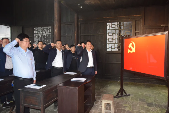 邵阳经开区:参观学习塘田战时讲习所(图1)