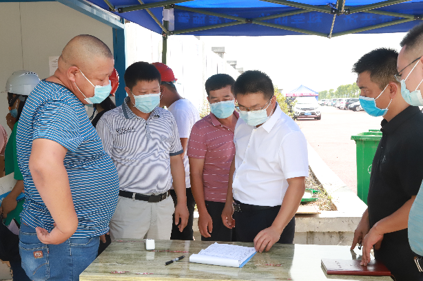 邵阳经济技术开发区深入邵阳市经开区督导检查疫情防控工作——确保疫情防控、生产经营两不误(图1)
