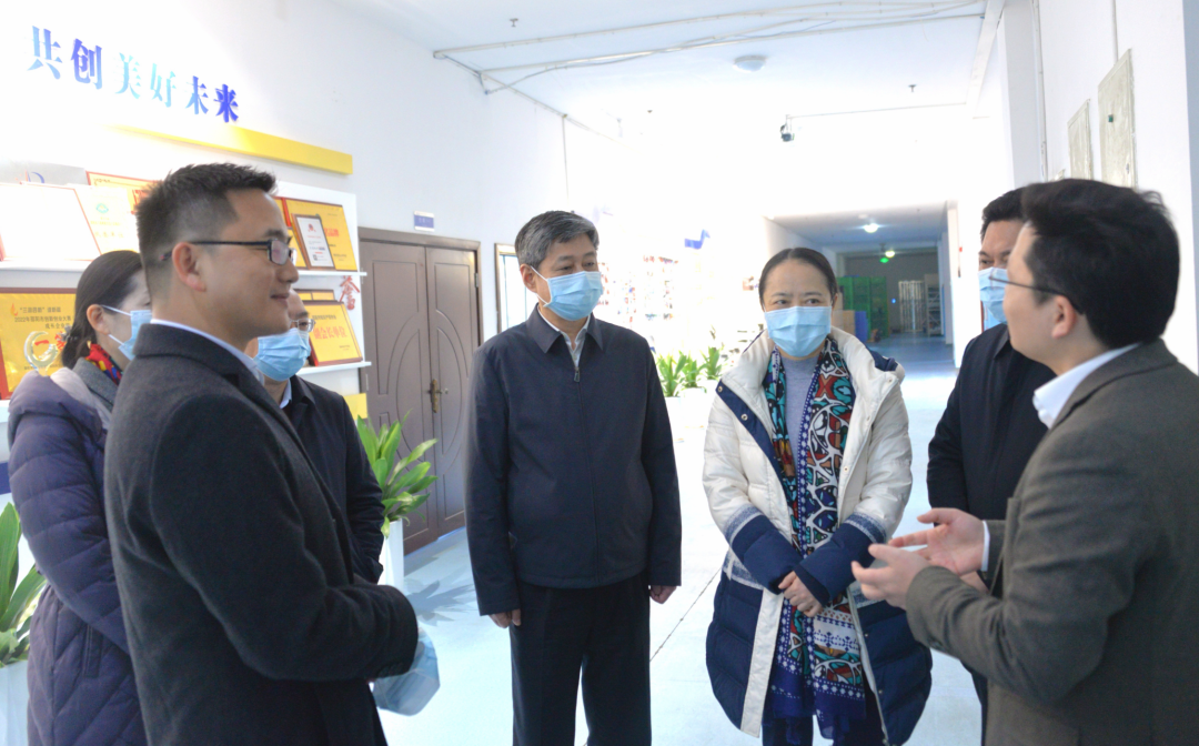严华到邵阳经开区企业走访 上门送服务解难题(图2)