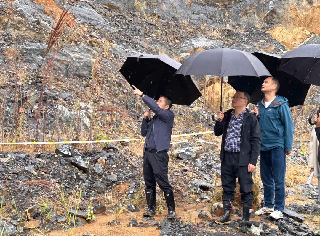 刘文龙现场调度邵阳经开区深基坑、高边坡安全管理工作 为“冲刺四季度”筑牢安全防线(图2)